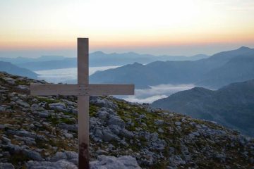 APOPSEIS&KRISEIS - amazing-sunrise-view-mountains-with-holy-cross-foreground.jpg